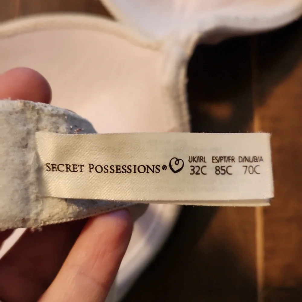 Bras - Picture 10 of 10